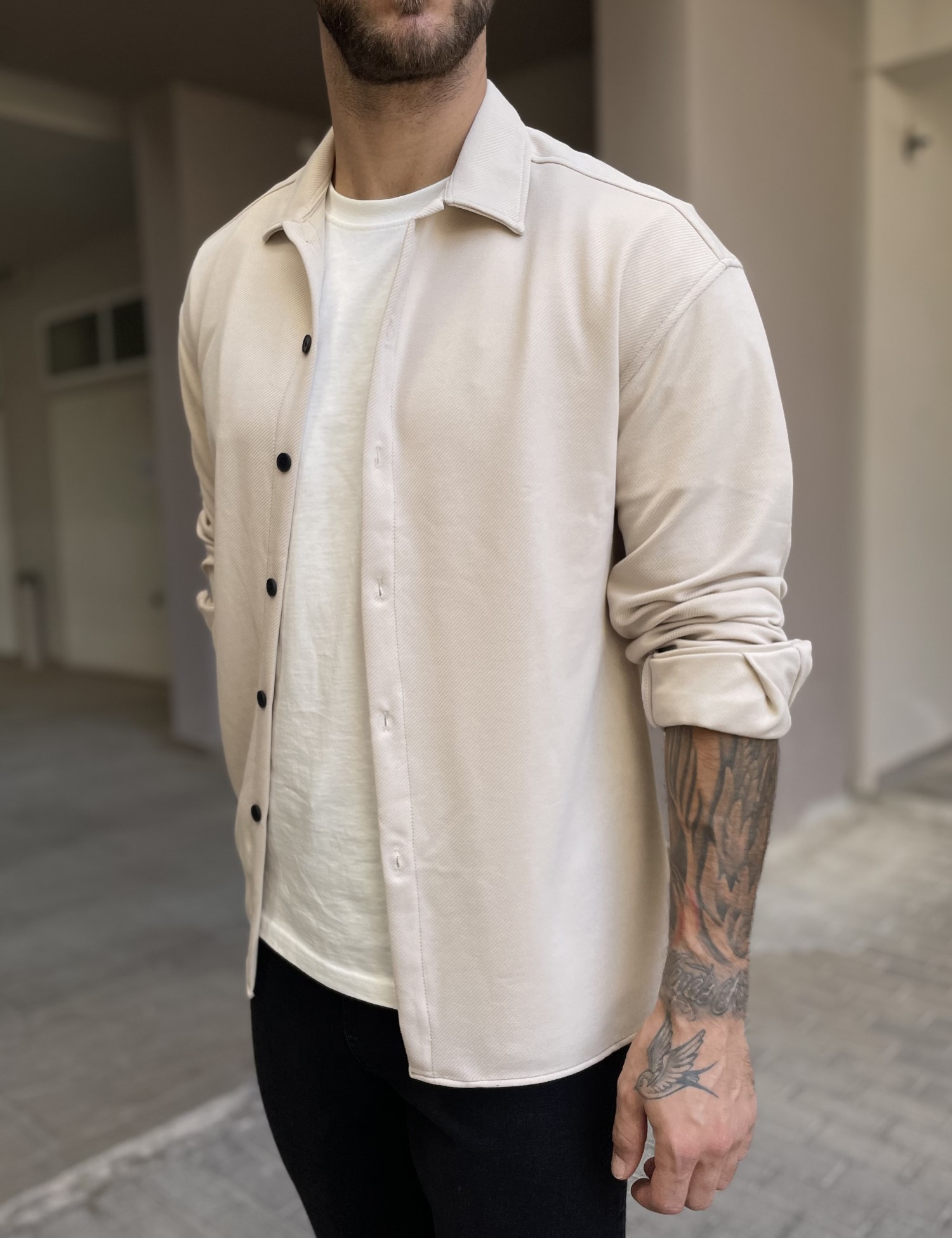 Ανδρικό μπεζ διαγωνάλ Overshirt με γιακά RMZ456B φωτογραφία